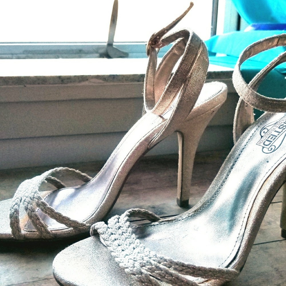 Unlisted Women's Opening Act strappy sandals 7.5
